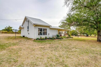 1702 Fm 2048, Boyd, TX 76023 - photo 5