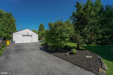 8707 Eddington Rd, Parkville, MD 21234 - photo 3