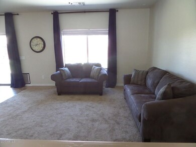 Family room 9' ceilings