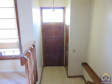 3615 SW Eveningside Dr, Topeka, KS 66614 - photo 2