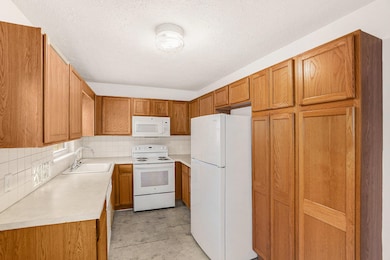 1511 Pattengill Ave, Lansing, MI 48910 - photo 4