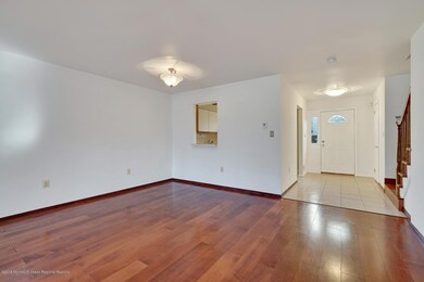 55 Kensington Ct Freehold NJ-large-020-2