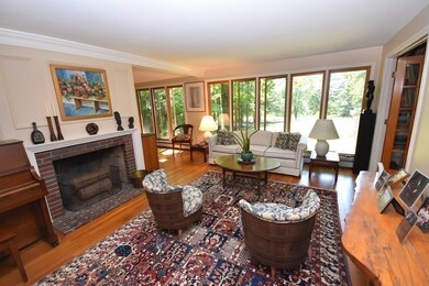 129 Heatherstone Rd, Amherst, MA 01002 - photo 5