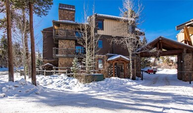 Walking distance to ski lift and Downtown Main Str