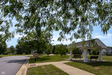 3101 Red Fox Cir, Columbus, IN 47201 - photo 2