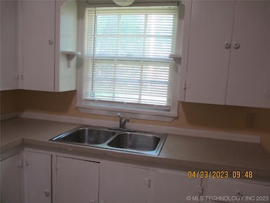 Lots of light coming thru kitchen with stainless s