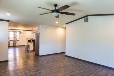 905 W Vulcan Ave (11 of 82)