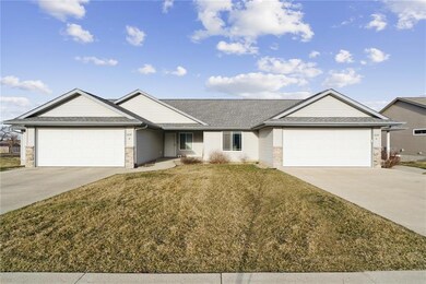 3224 Riviera Ct SW unit B, Cedar Rapids, IA 52404 - photo 2