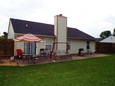 822 E Skaggs Ct, Greensburg, IN 47240 - photo 3