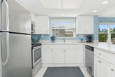 05_861SCollierBlvd_206_5_Kitchen_HiRes