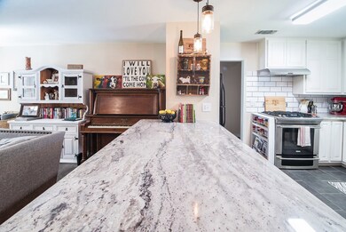 108 Edgewood Dr, Fredericksburg, TX 78624 - photo 6