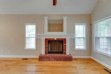 332 Oliver St-5