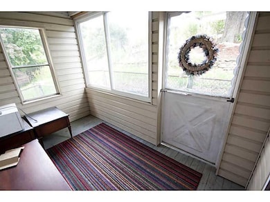 Entry/Foyer.