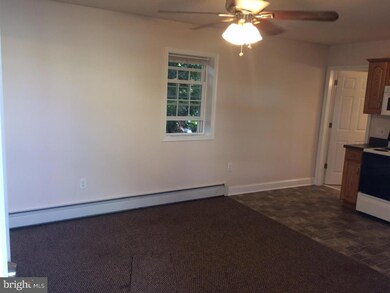 7 Walnut St unit 3, Pottstown, PA 19464 - photo 4