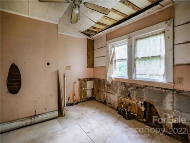 913 E Front St, Statesville, NC 28677 - photo 4