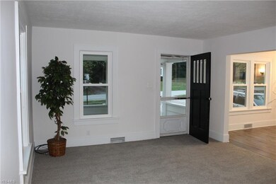 Spacious living room, new carpet, paint and new wi