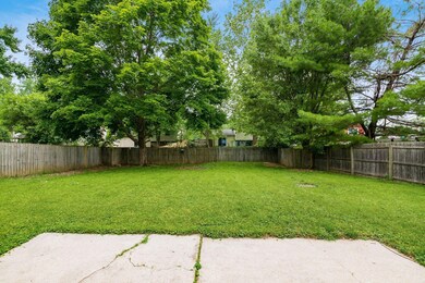 028_8df_L 709 Mistletoe St059