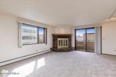 05-Living Room 20210727-DW-3801