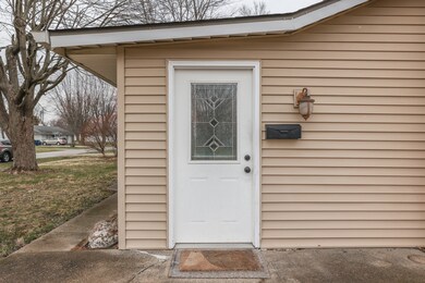 39 Maple St, Whiteland, IN 46184 - photo 2