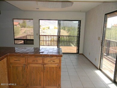023-251747 Kitchen-Deck View