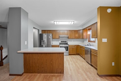 1041 Hutton Hill Dr, Marion, IA 52302 - photo 7