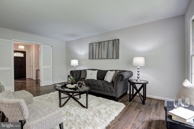 9516 Stevebrook Rd, Fairfax, VA 22032 - photo 5