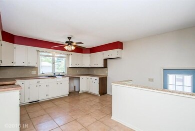 713 S 2nd Ave W, Newton, IA 50208 - photo 4