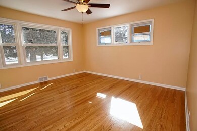 524 N Frolic Ave, Waukegan, IL 60085 - photo 7