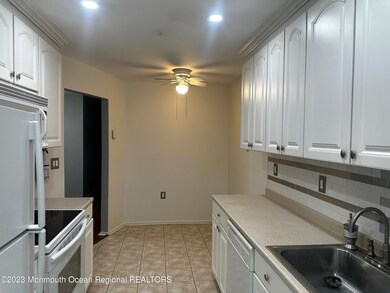 5 Pine Cluster Cir unit J, Manalapan, NJ 07726 - photo 3