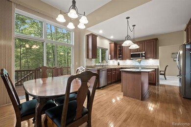 6404 Pennington Dr unit 6, White Lake, MI 48383 - photo 2