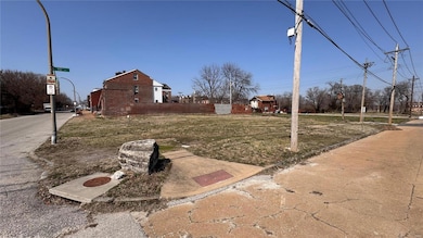 1901 Benton St, St. Louis, MO 63106 - photo 4