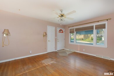 1018 N Elmwood Ave, Davenport, IA 52804 - photo 2