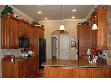 915 Kelsi Dr, Moore, OK 73160 - photo 6