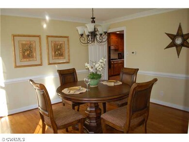 Dining Room - Formal Dining Room with trim molding