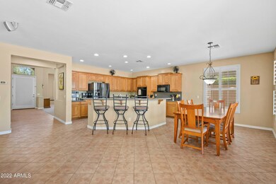 Breakfast bar & Island.