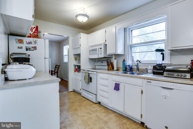 1302 Cottage St SW, Vienna, VA 22180 - photo 7