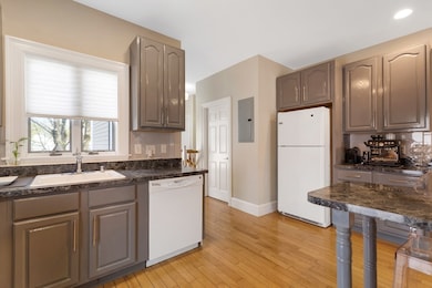 34 Warren St unit 3, Stoneham, MA 02180 - photo 6