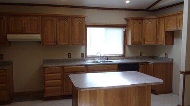 1333 W South St, Bluffton, IN 46714 - photo 2