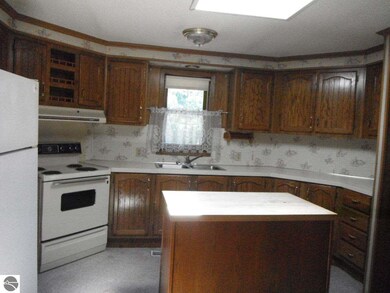 5813 Prescott Dr, Tawas City, MI 48763 - photo 5