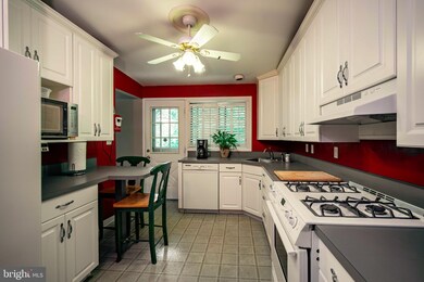 6816 Barnett Rd, Baltimore, MD 21239 - photo 5