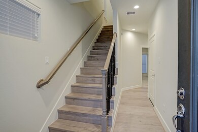 126 Knights Bridge Park Ln, Houston, TX 77018 - photo 2