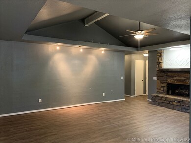 420 E Maple St, Skiatook, OK 74070 - photo 5