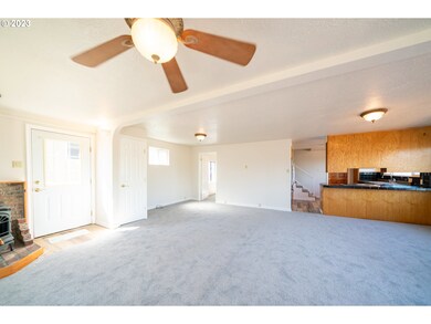 106 E 3rd St, Rainier, OR 97048 - photo 4