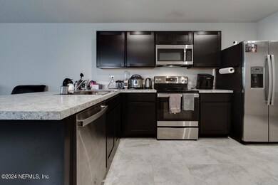 5927 Creekside Crossing Dr, Jacksonville, FL 32210 - photo 6