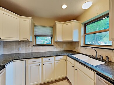 6477 Ridgemont Dr, Dallas, TX 75214 - photo 4