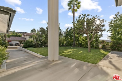 18101 Green Meadow Dr, Encino, CA 91316 - photo 2