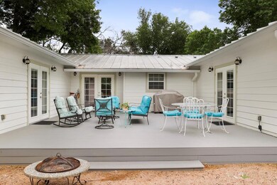 902 N Adams St, Fredericksburg, TX 78624 - photo 5