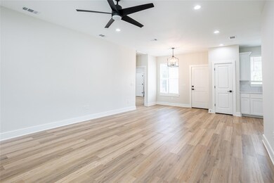 920 W Day St, Denison, TX 75020 - photo 7