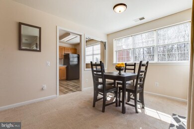 9278 Cardinal Forest Ln unit A, Lorton, VA 22079 - photo 5