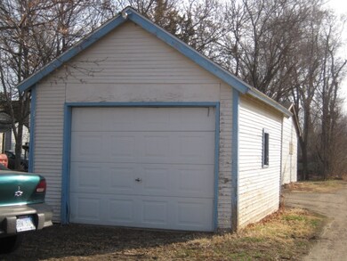 1105 E 2nd Ave, Mitchell, SD 57301 - photo 2